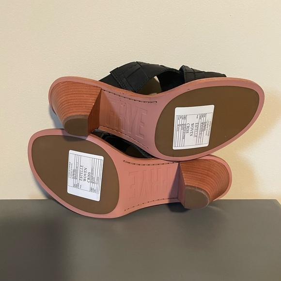 Frye Estelle Woven crisscross sandal size 6, Black level with block heel - Picture 11 of 11